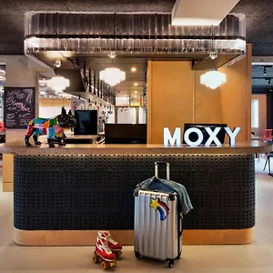 Moxy Bastille Отель